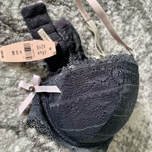 New with tags Victoria’s Secret bra. Size 36C.